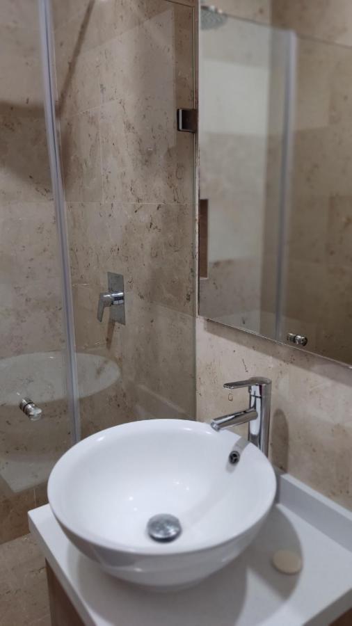 Luxury Suites , Calle 14th *